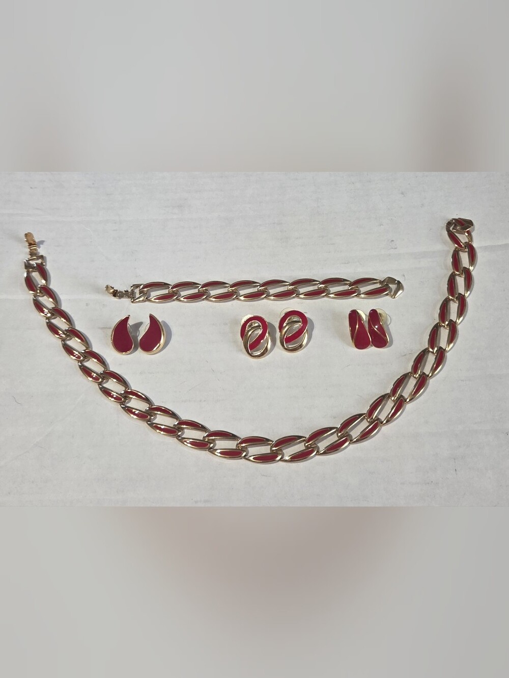 80s Retro Jewelry Set Gold-Tone Red Enamel Necklace, Bracelet & Earrings (3)